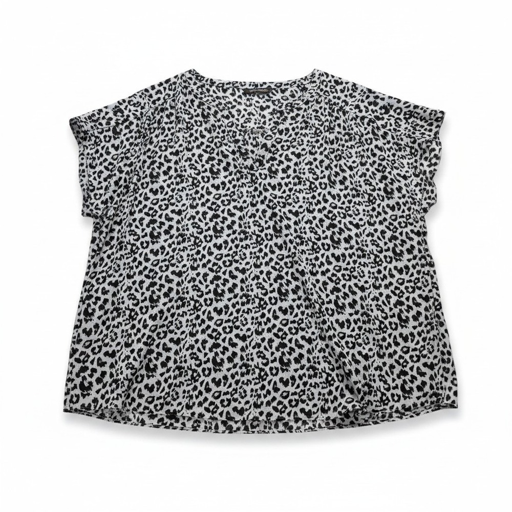 Banana Republic XL Blue Leopard Print Womens Top V-Neck Short Sleeve Casual Cozy